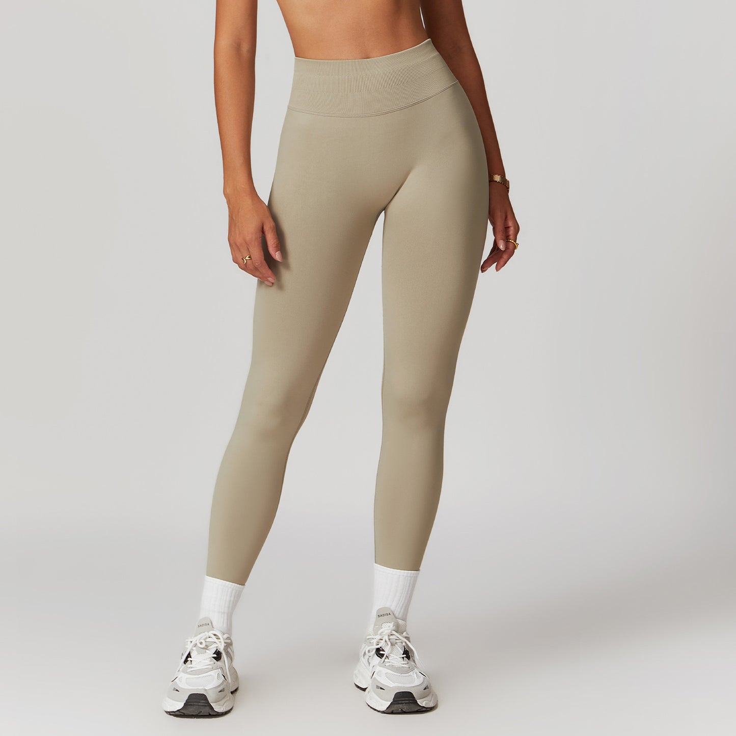 Outerwear Running Leggings – Peach Hip Contour, Sweat-Wicking, Motion-Ready